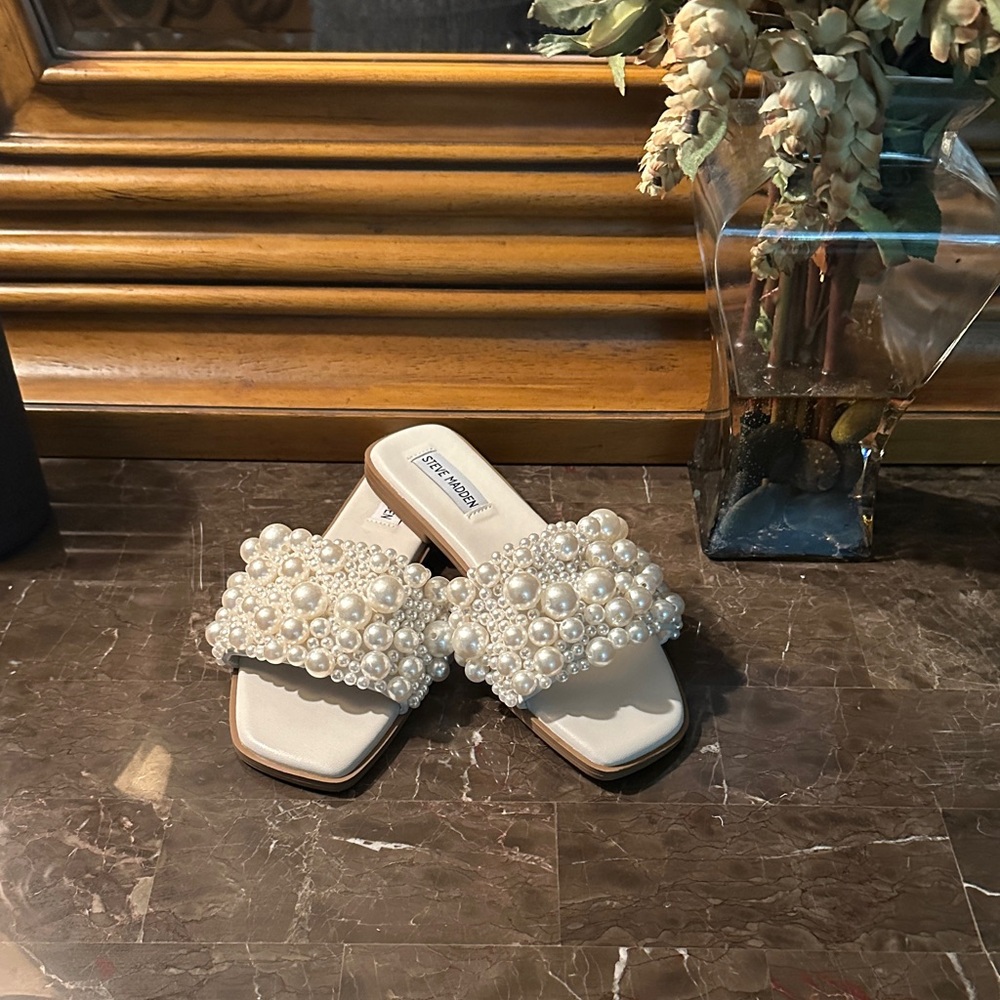 Steve Madden Cream Pearl Embellished Sandals NWOT